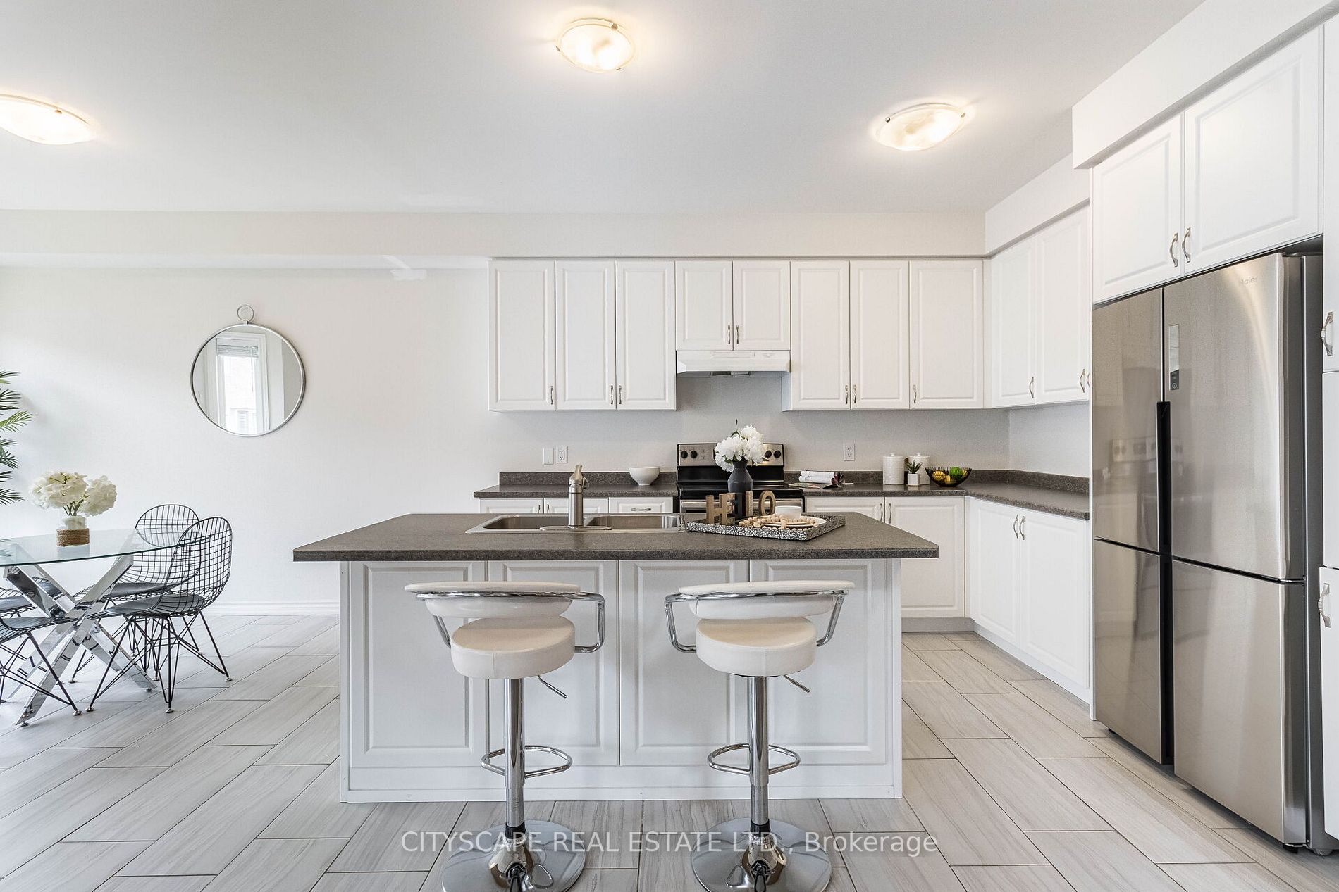 1533 Chretien St