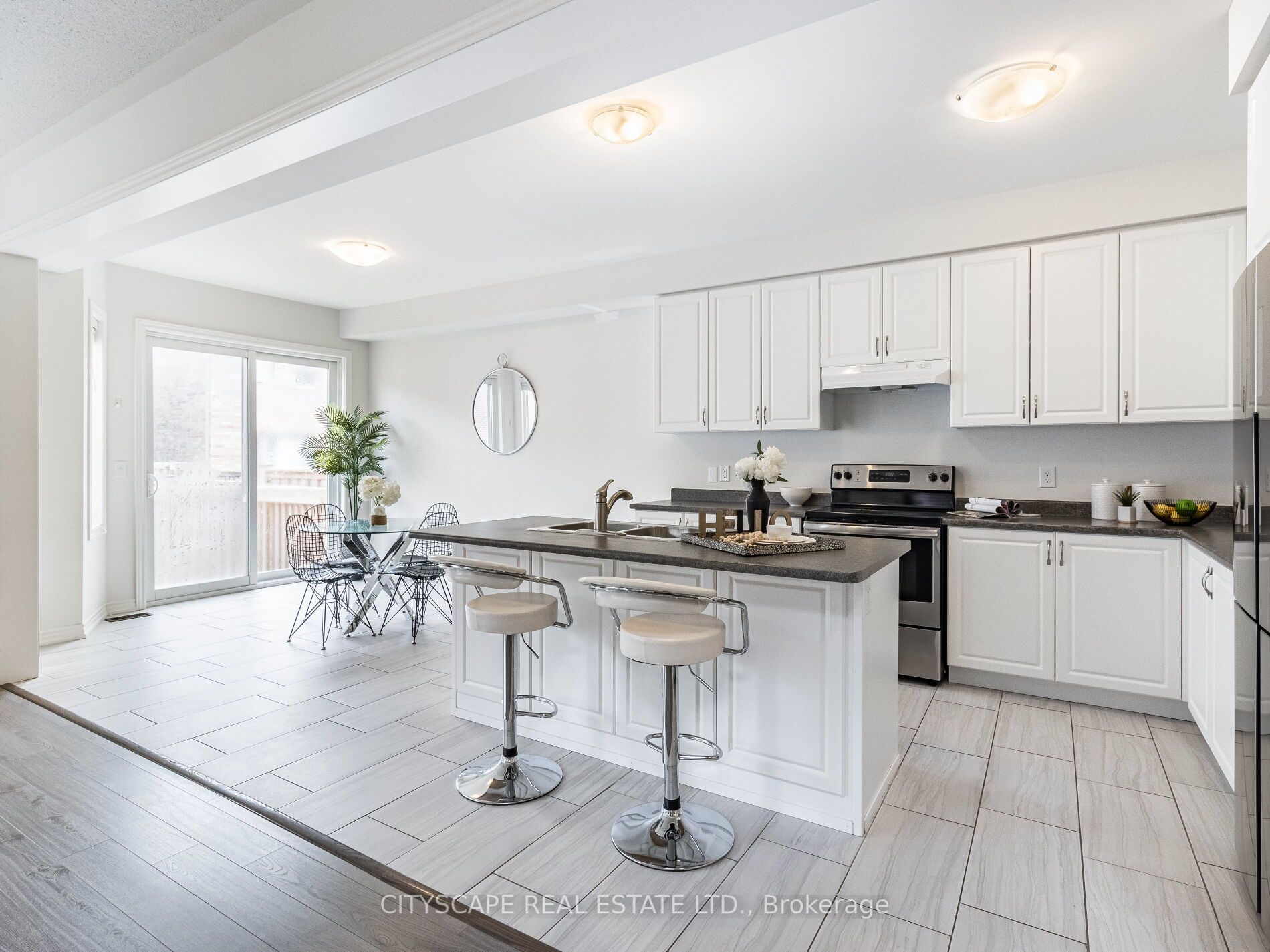 1533 Chretien St