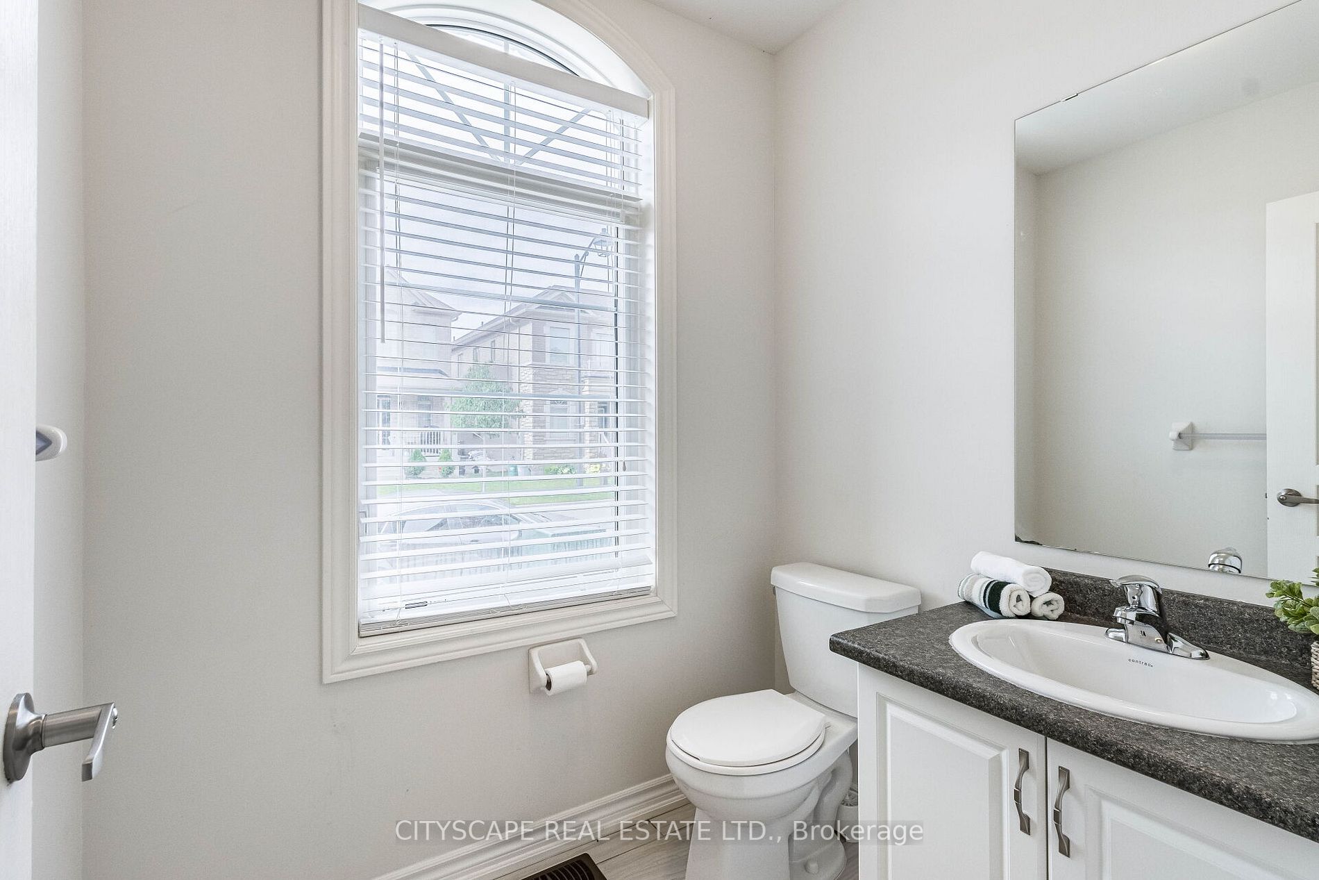 1533 Chretien St