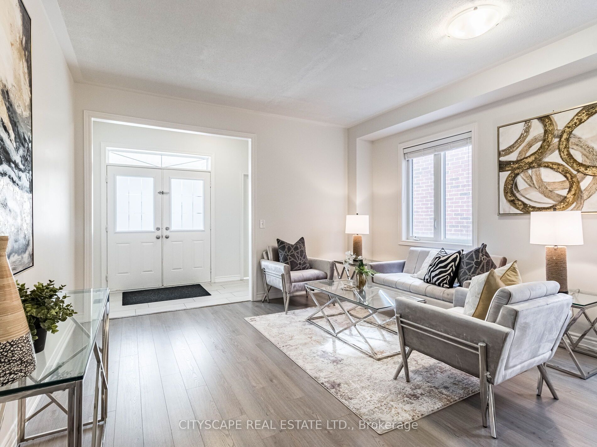 1533 Chretien St