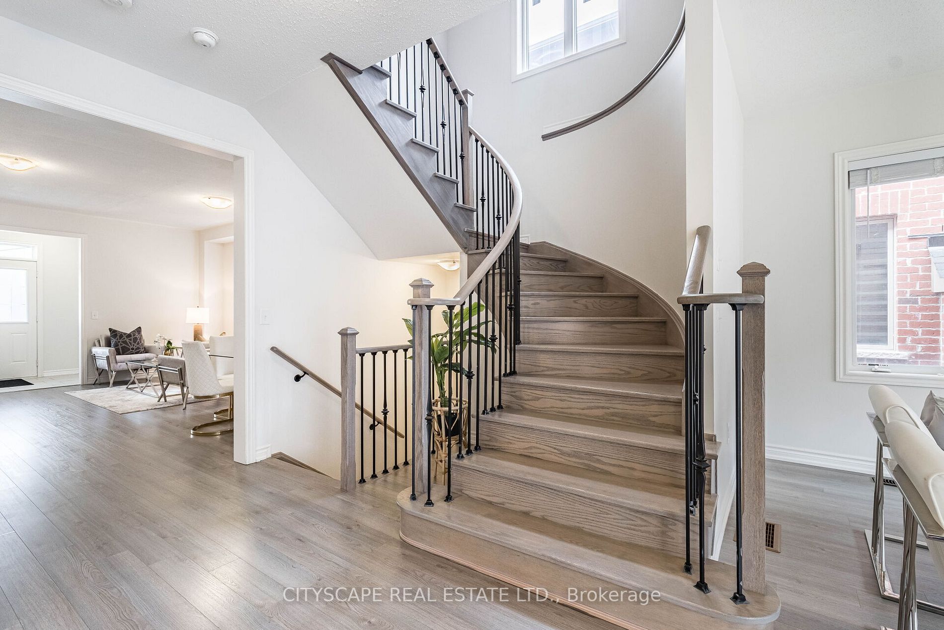 1533 Chretien St