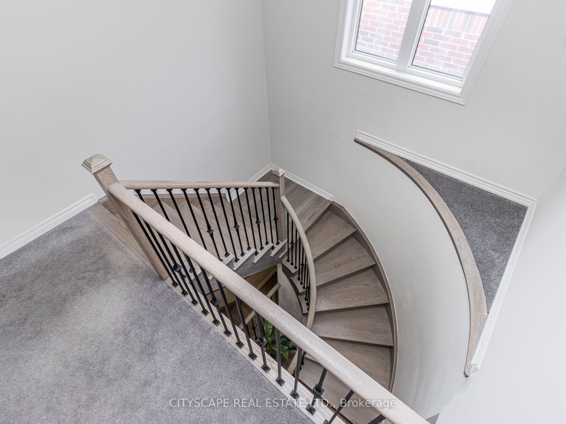 1533 Chretien St