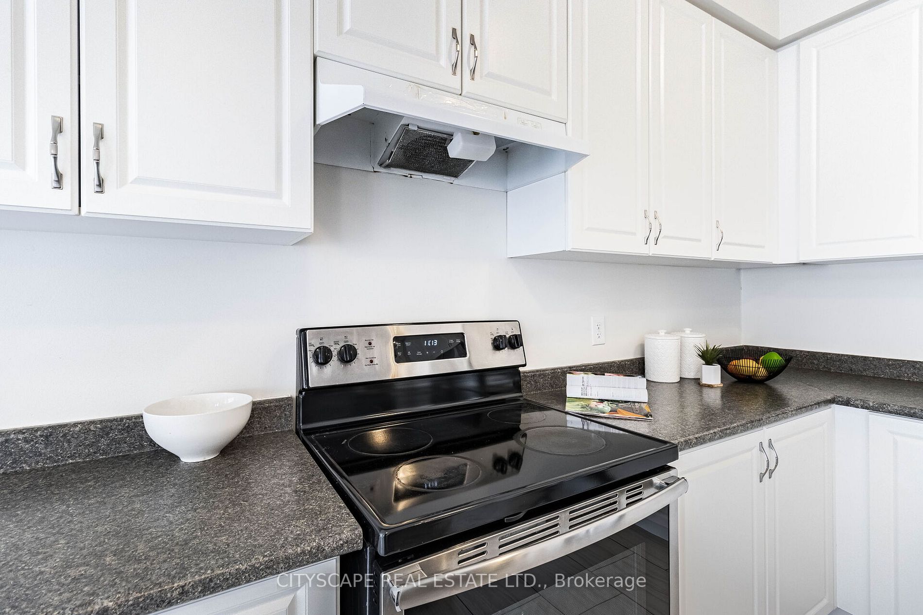1533 Chretien St