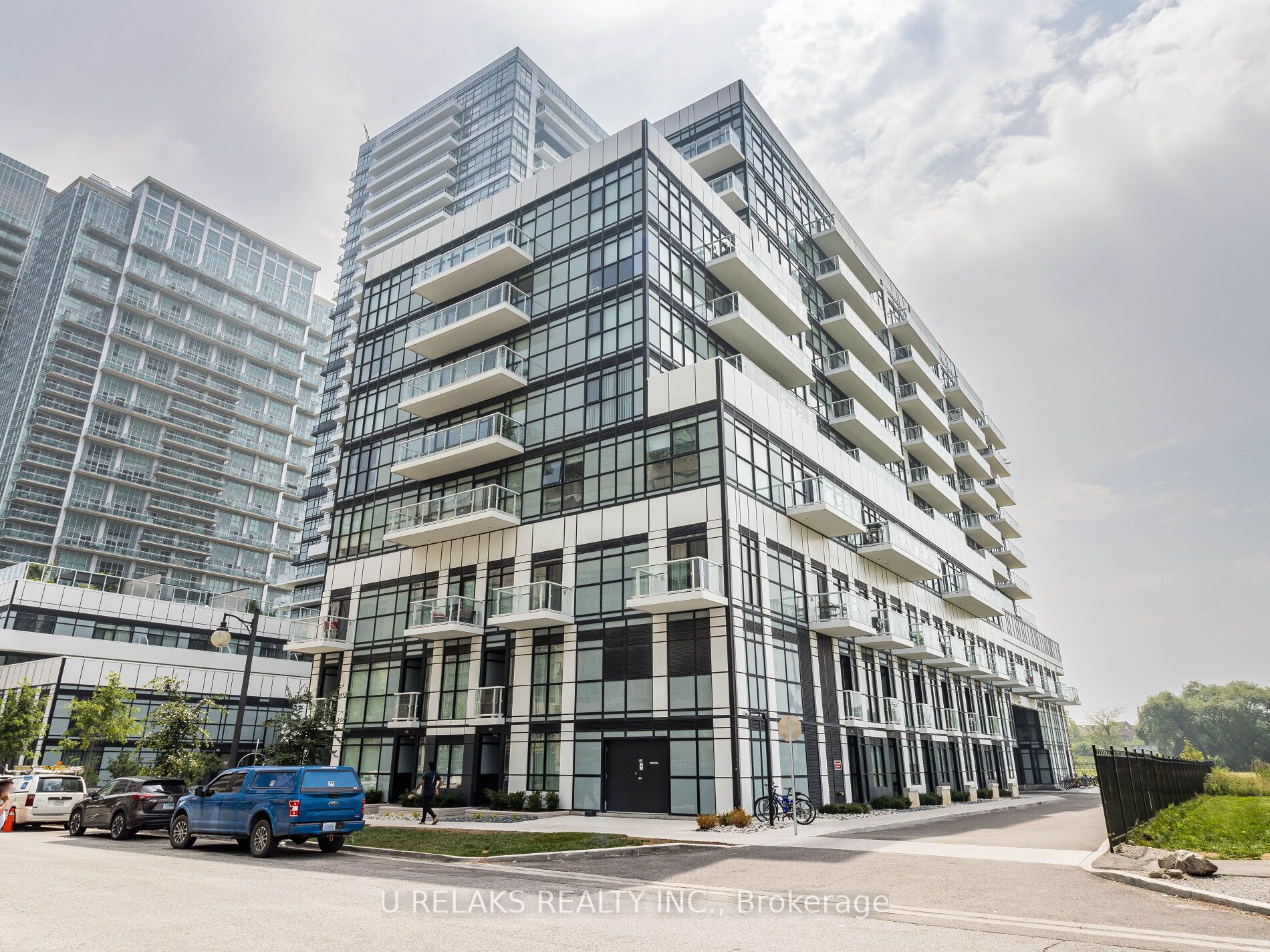 251 Manitoba St, #330