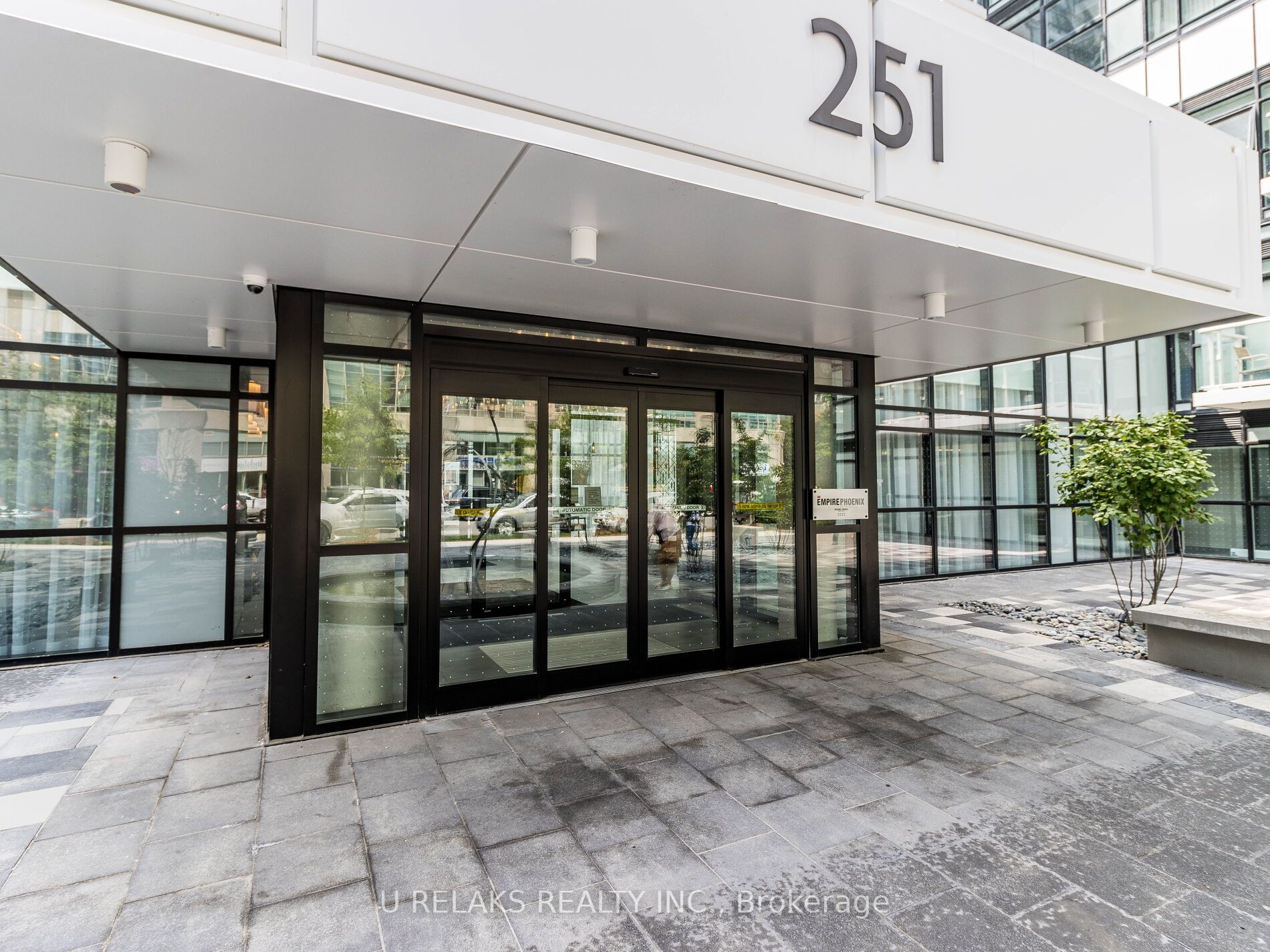 251 Manitoba St, #330