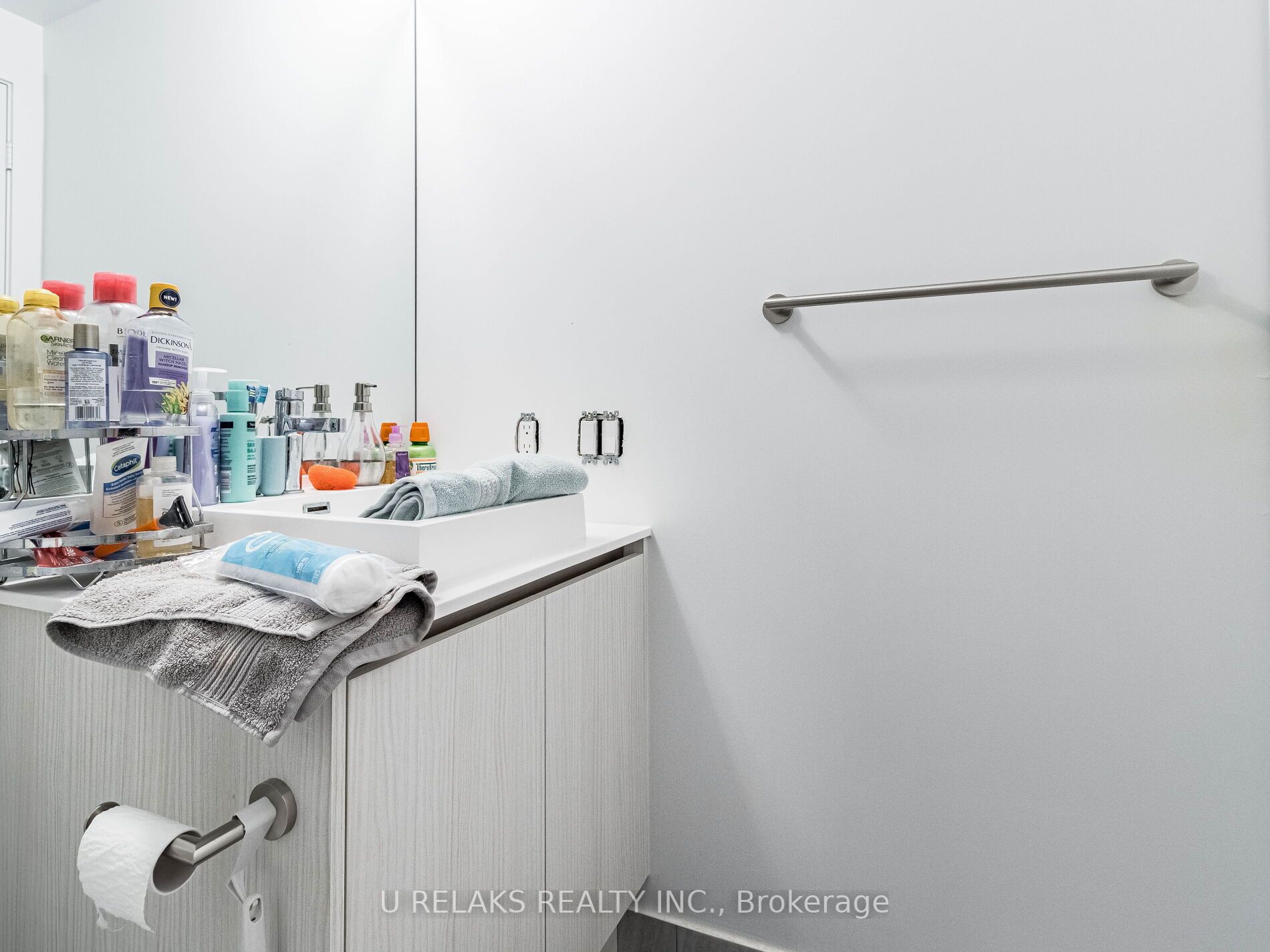 251 Manitoba St, #330