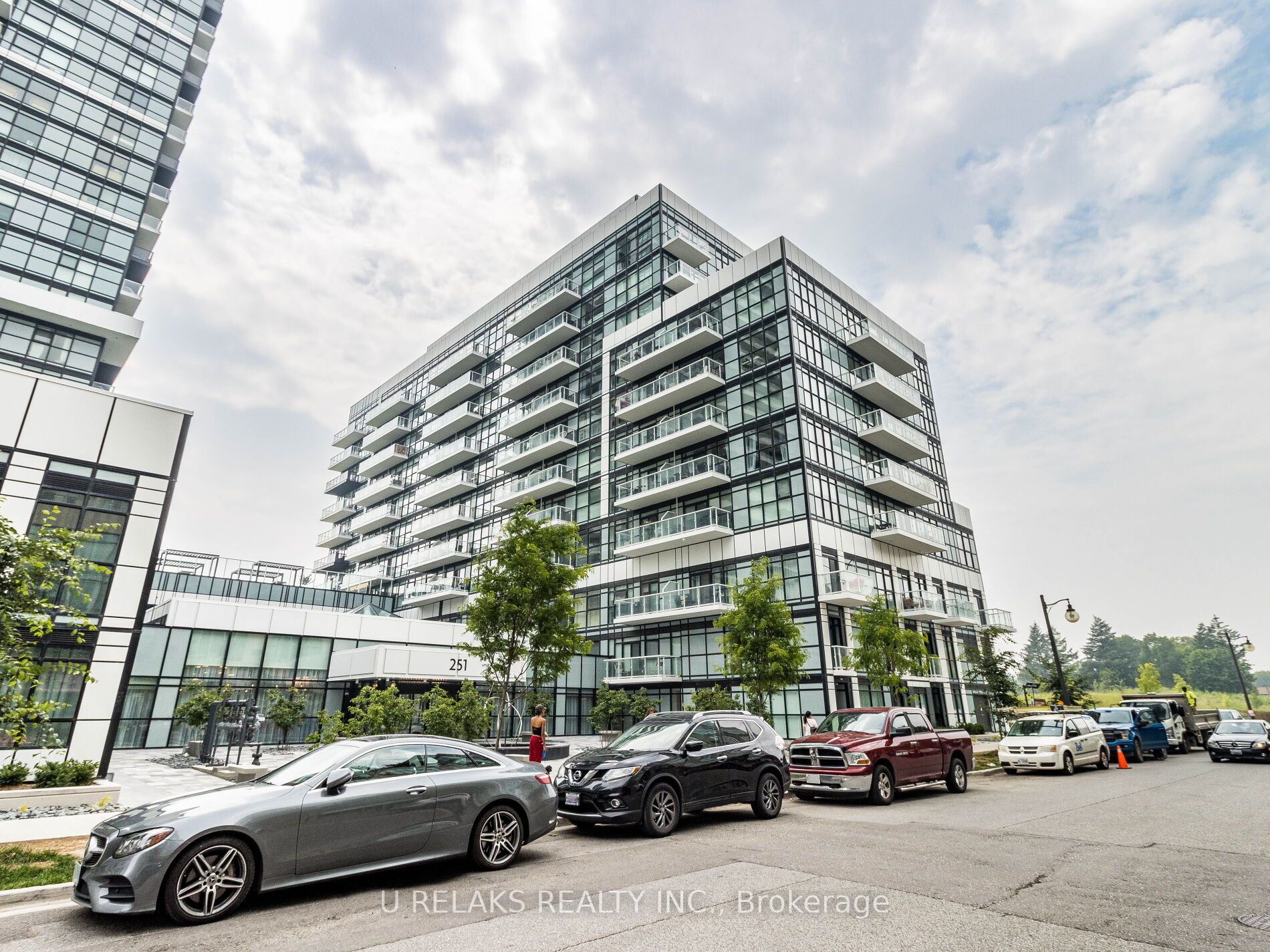 251 Manitoba St, #330