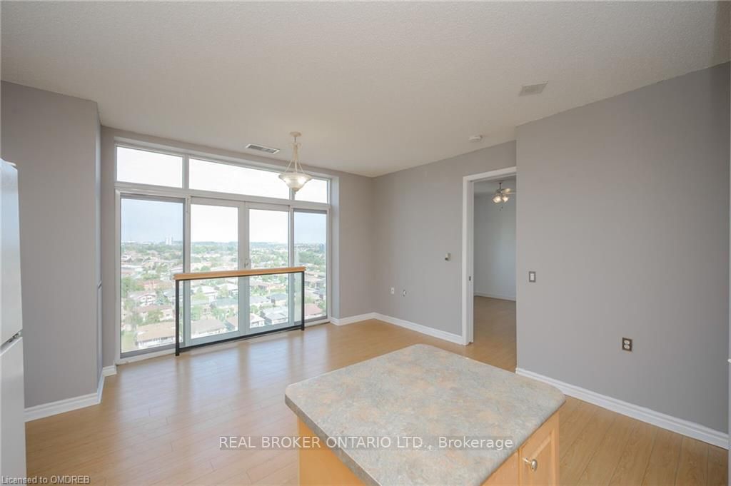 200 Burnhamthorpe Rd E, #Ph9