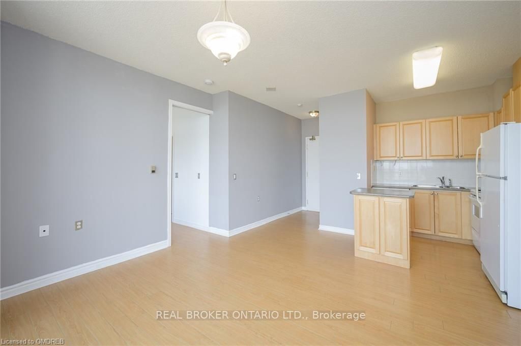 200 Burnhamthorpe Rd E, #Ph9