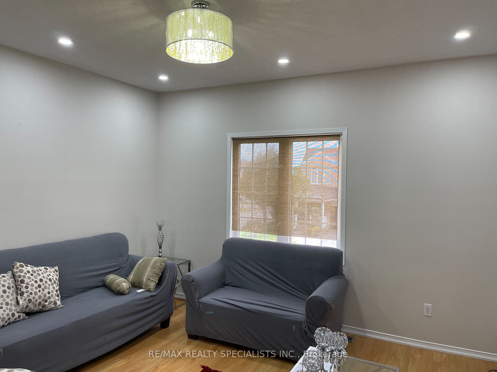 1187 Mcmullen Cres W