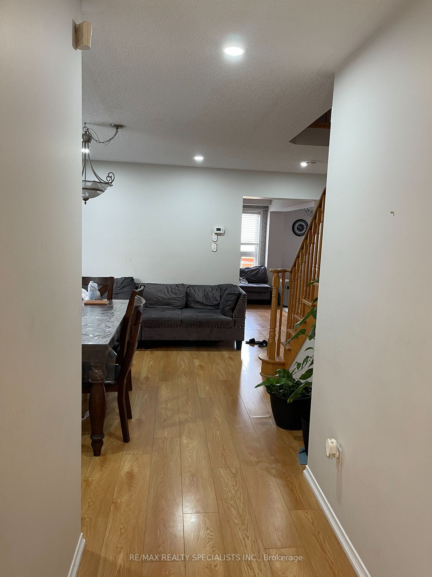 1187 Mcmullen Cres W