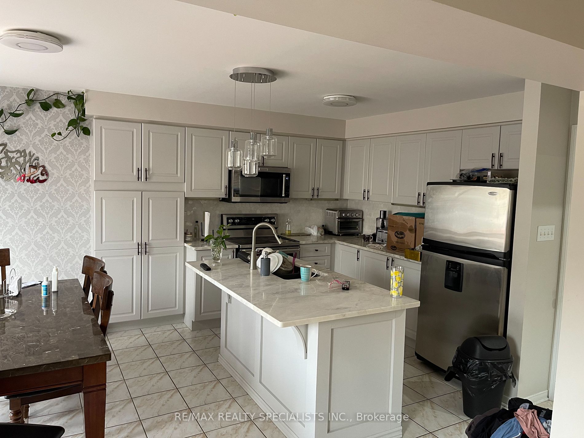 1187 Mcmullen Cres W
