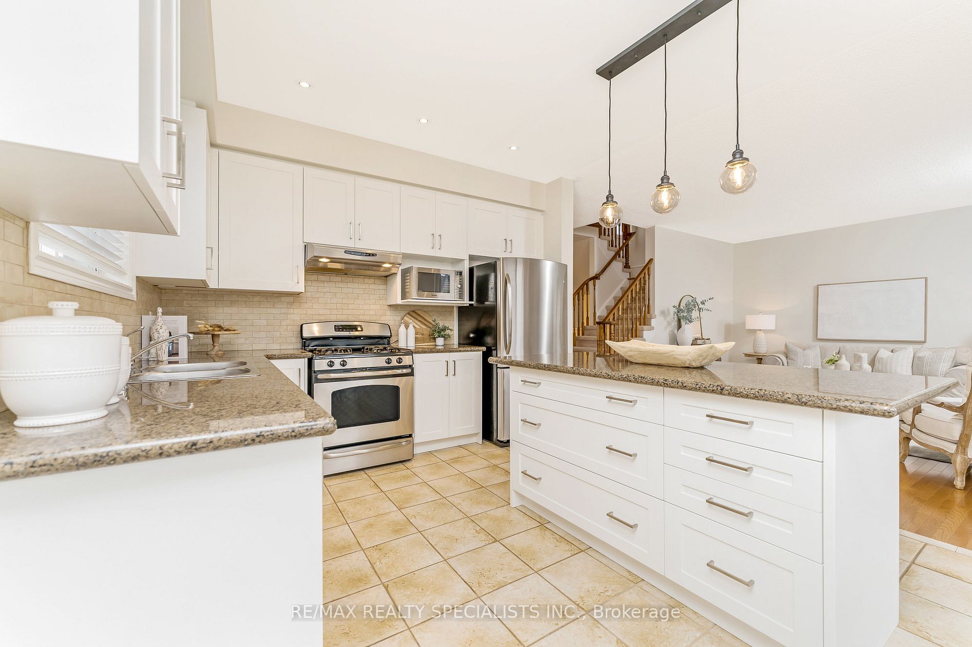 786 Spinning Wheel Cres