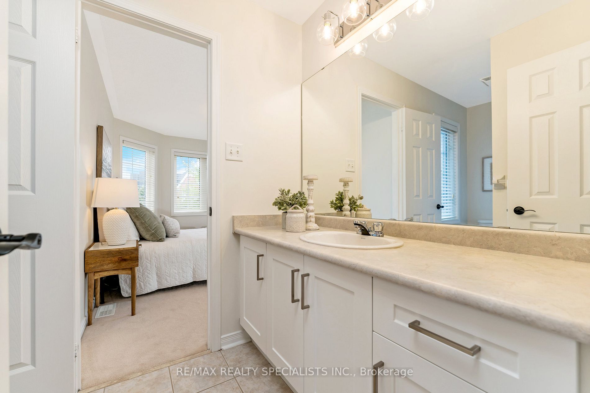 786 Spinning Wheel Cres