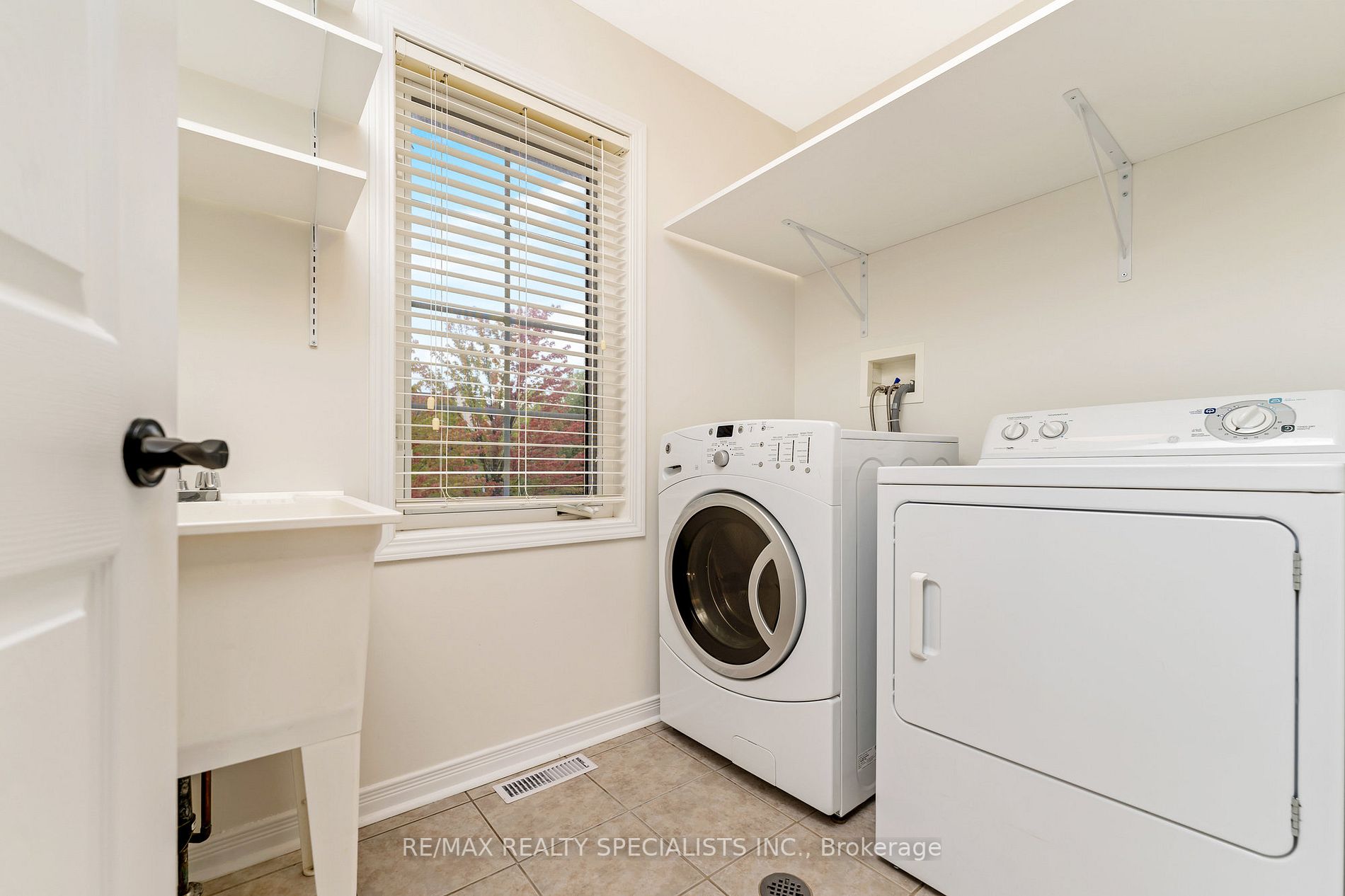 786 Spinning Wheel Cres