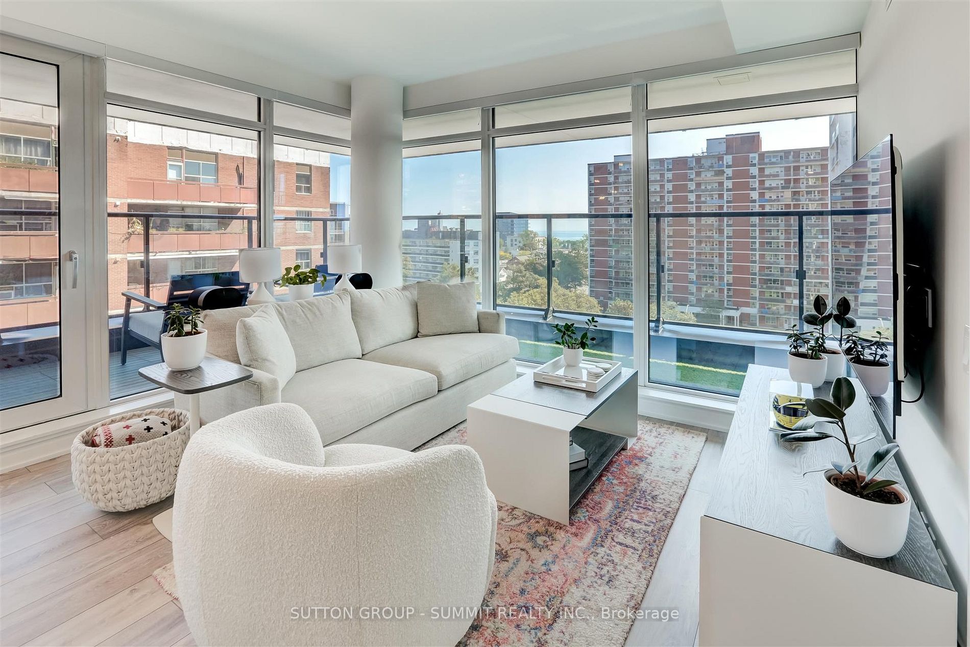21 Park St E, #815