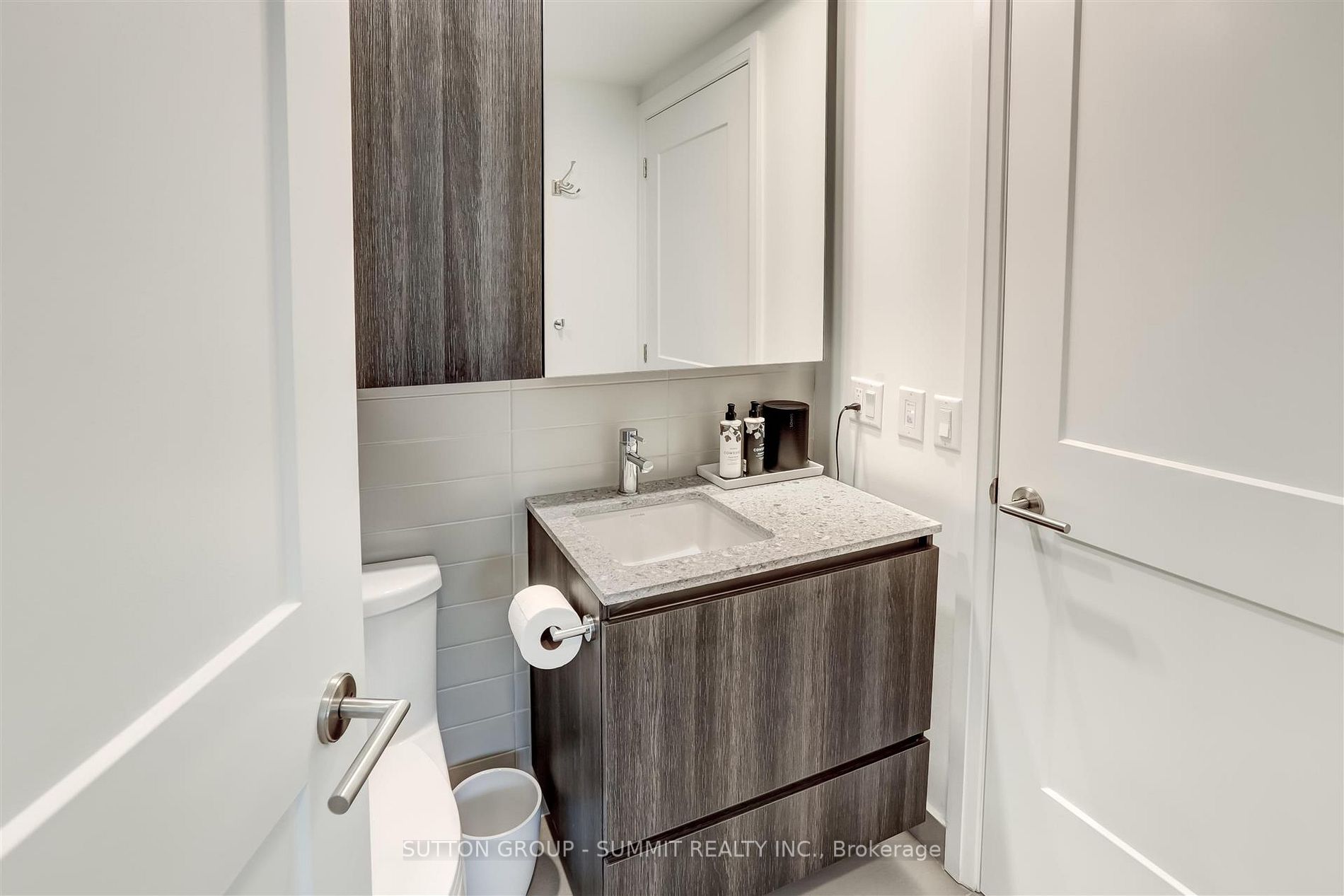 21 Park St E, #815