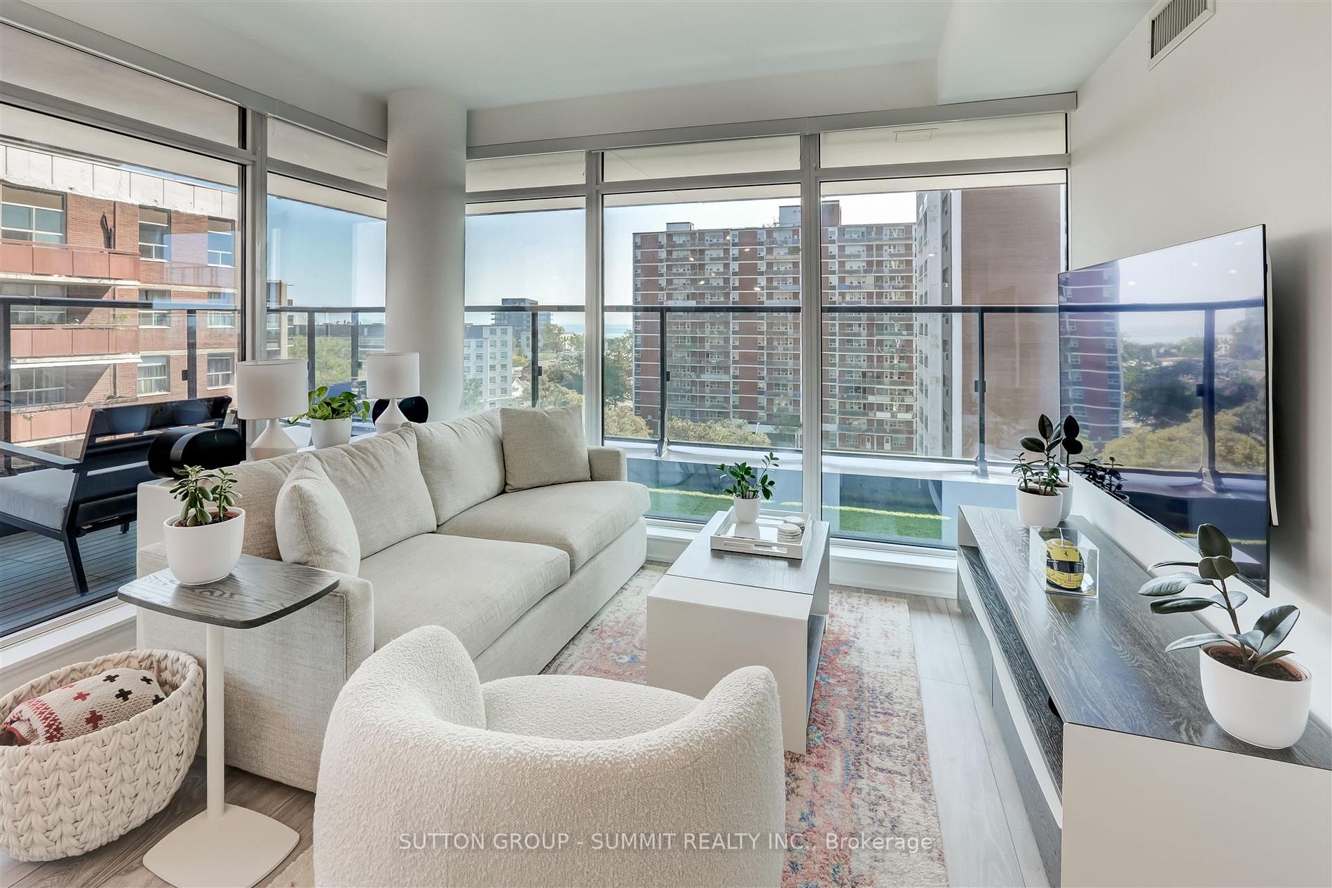 21 Park St E, #815