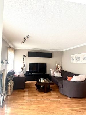 4 Cogswell Cres