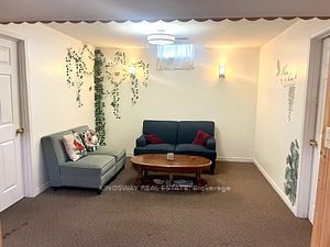 4 Cogswell Cres