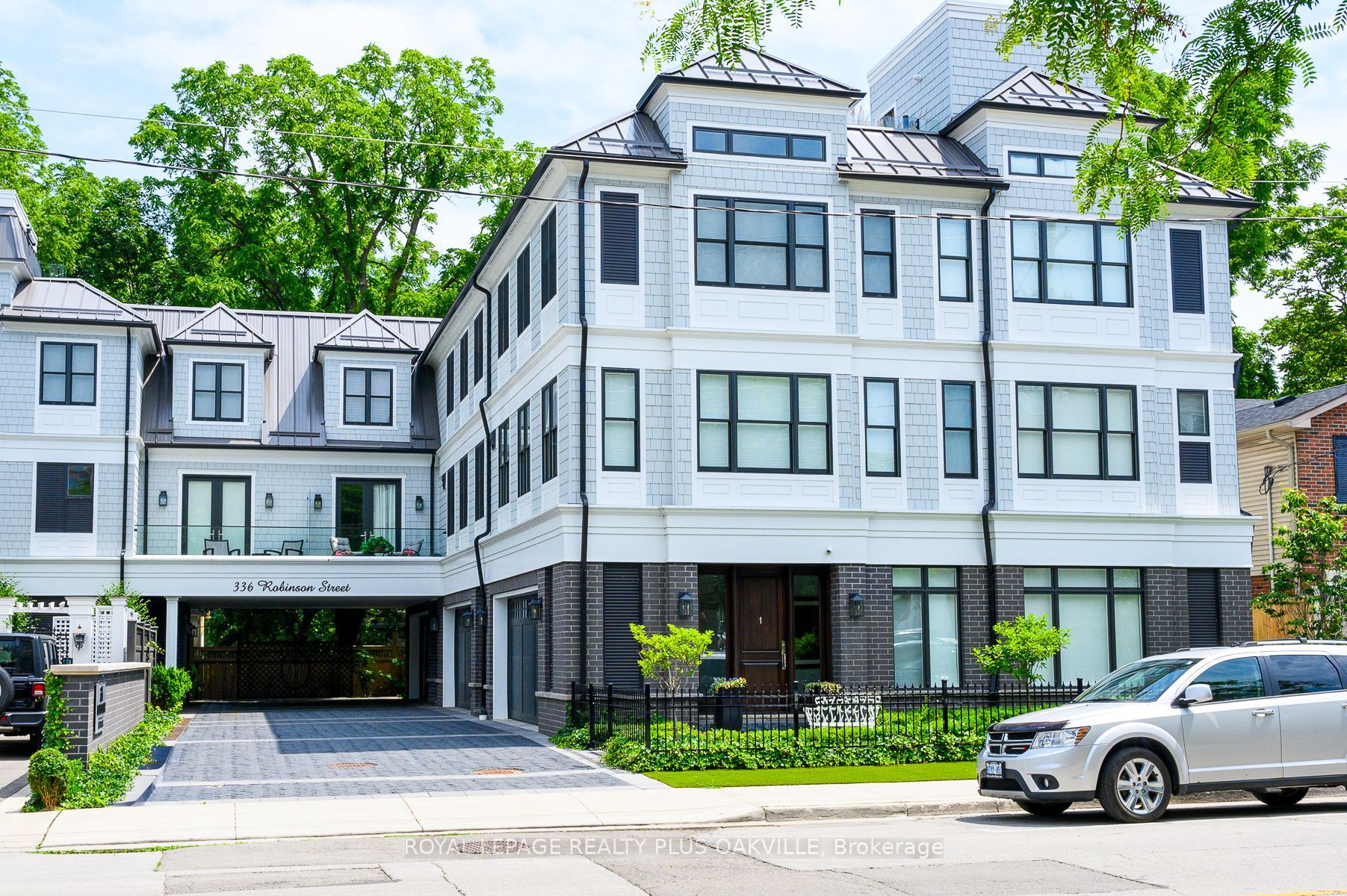 336 Robinson Street, #2