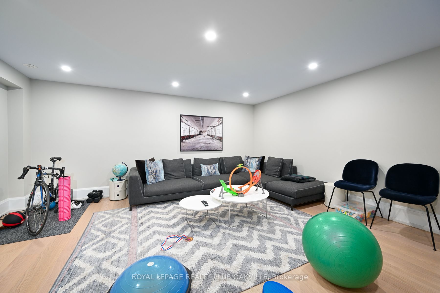 336 Robinson Street, #2