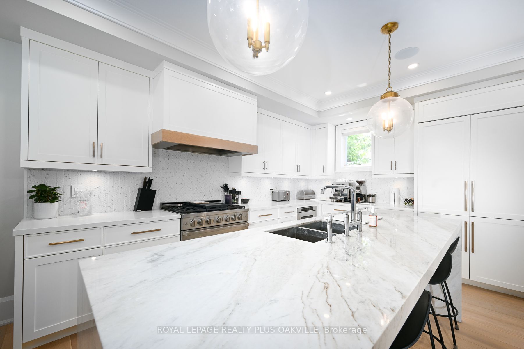 336 Robinson Street, #2
