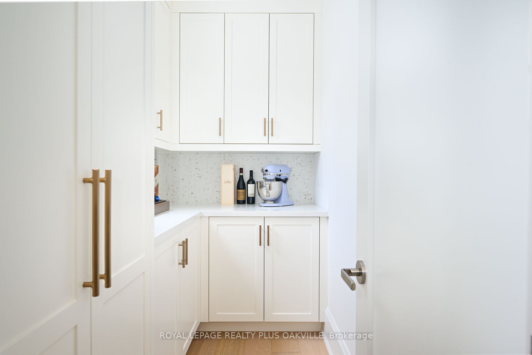 336 Robinson Street, #2