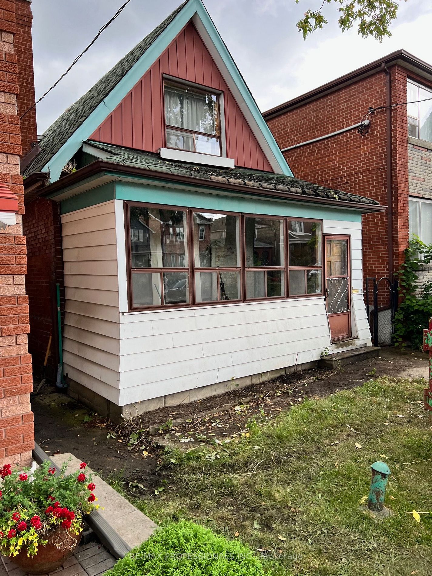 496 Salem Ave N