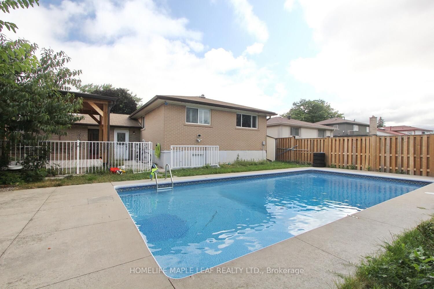 38 Inglewood Dr