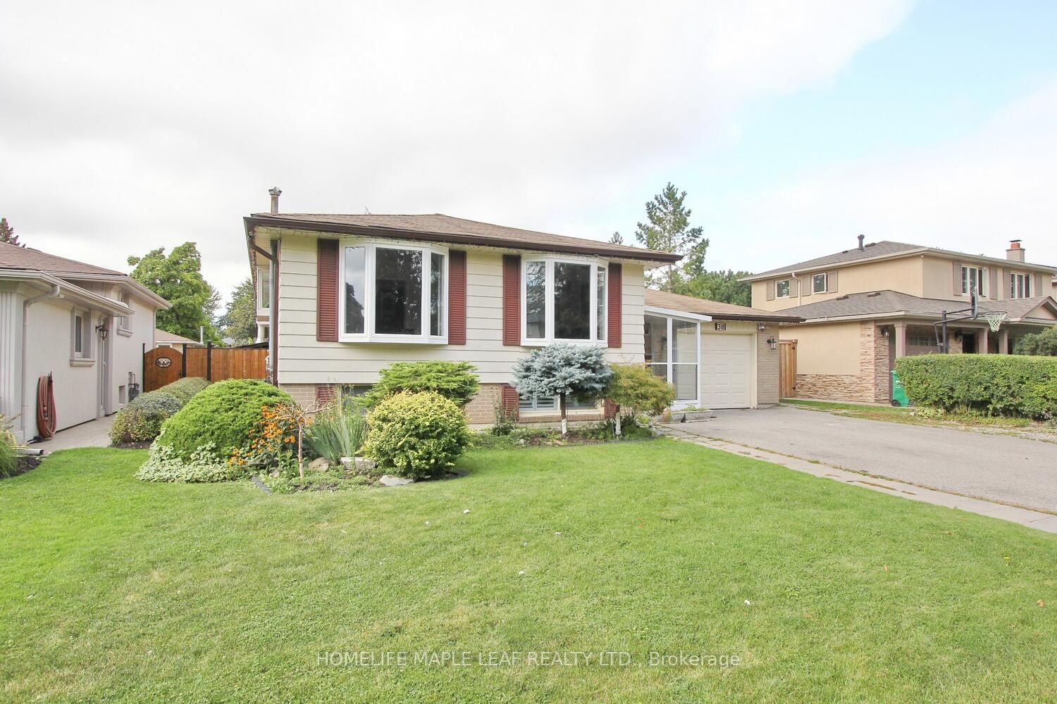 38 Inglewood Dr