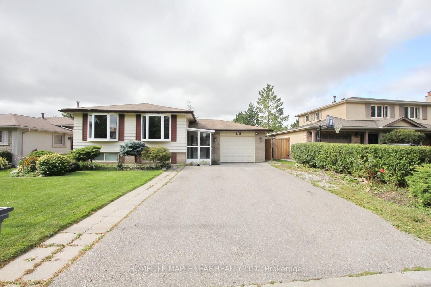 38 Inglewood Dr