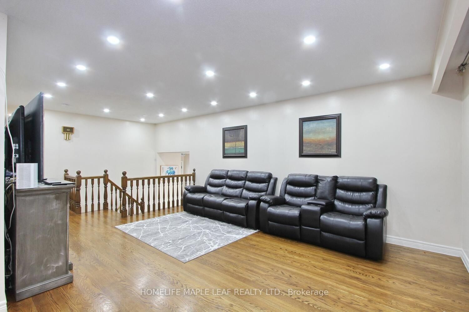 38 Inglewood Dr