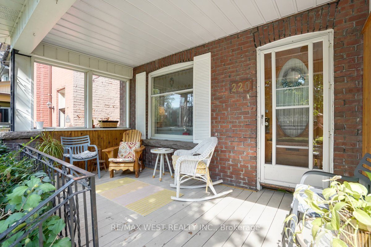 220 Garden Ave