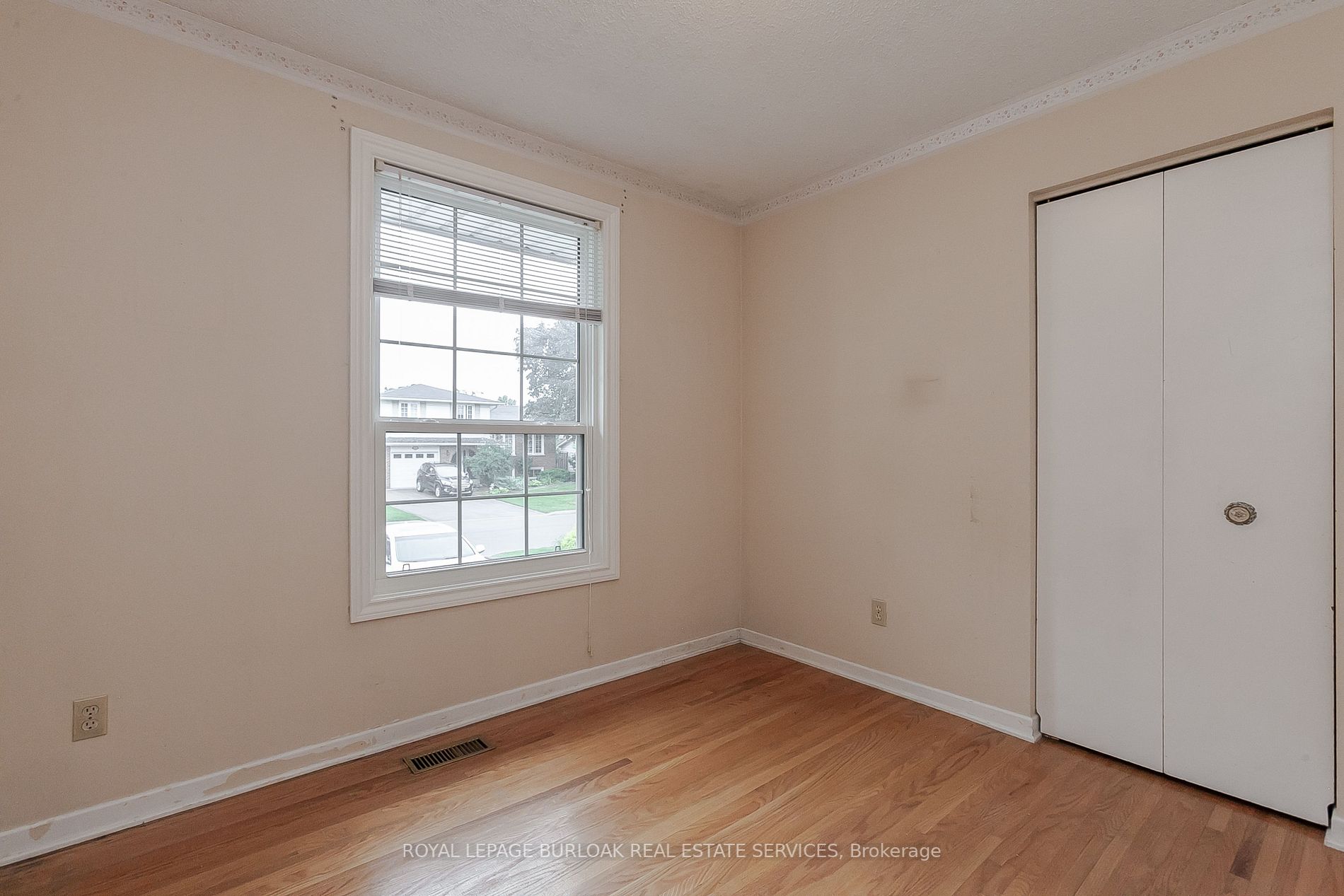 652 Castleguard Crescent