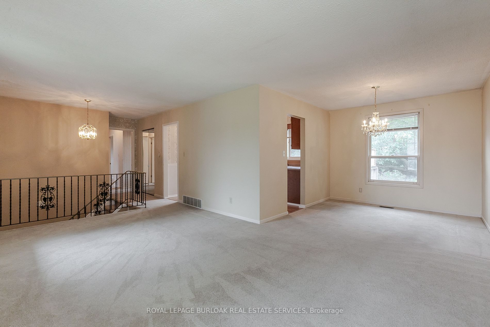 652 Castleguard Crescent