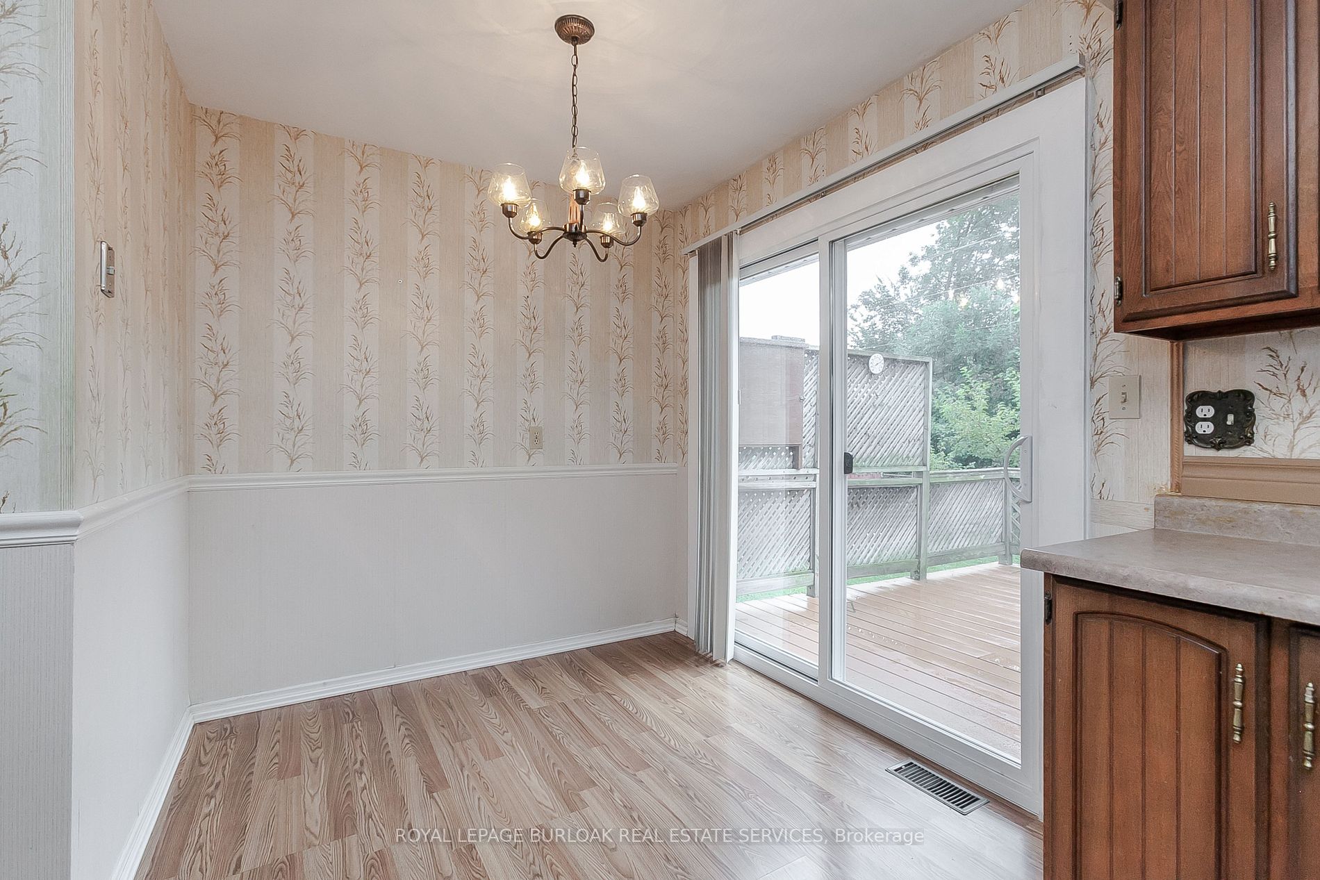 652 Castleguard Crescent