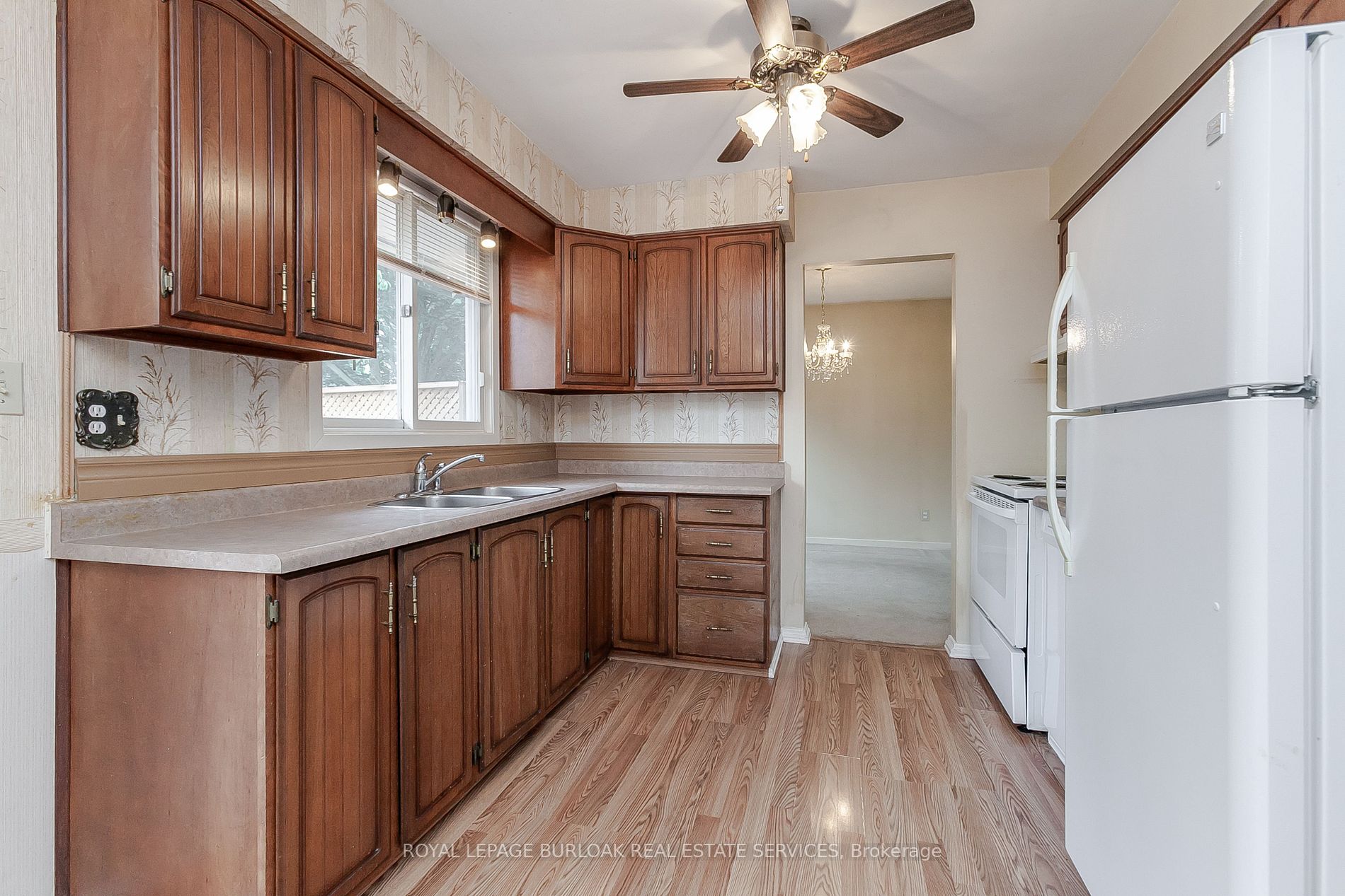 652 Castleguard Crescent
