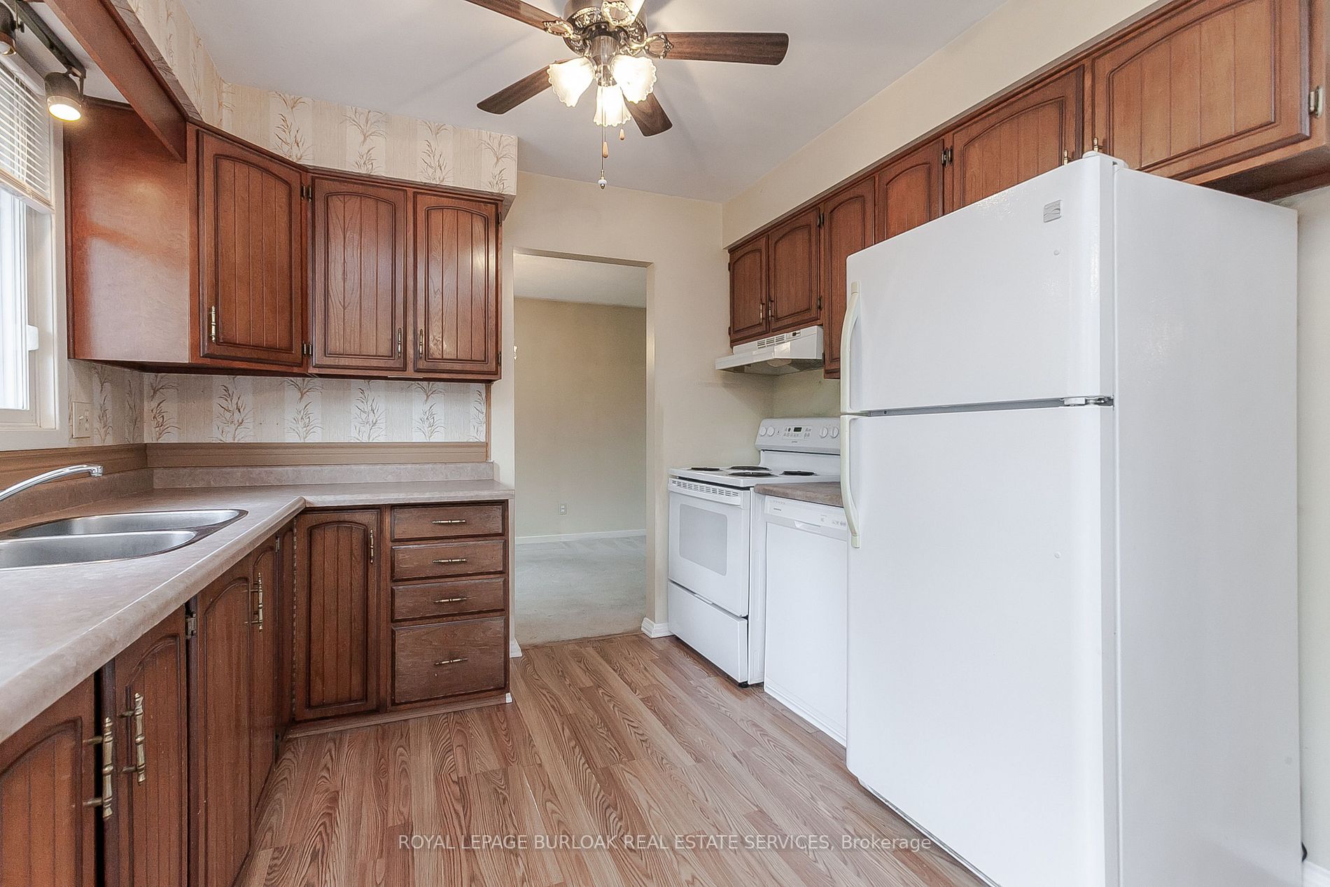652 Castleguard Crescent