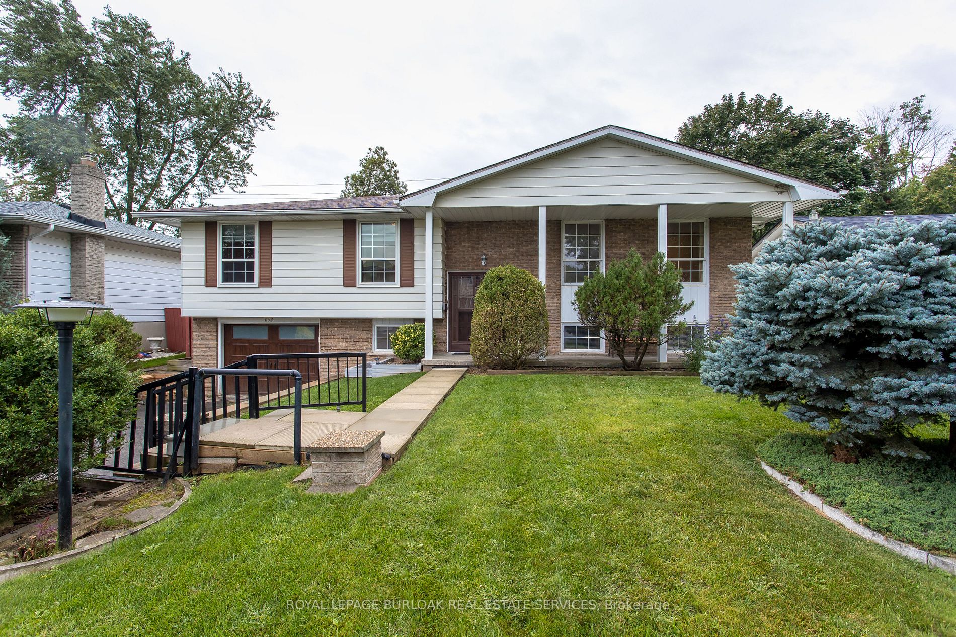 652 Castleguard Crescent
