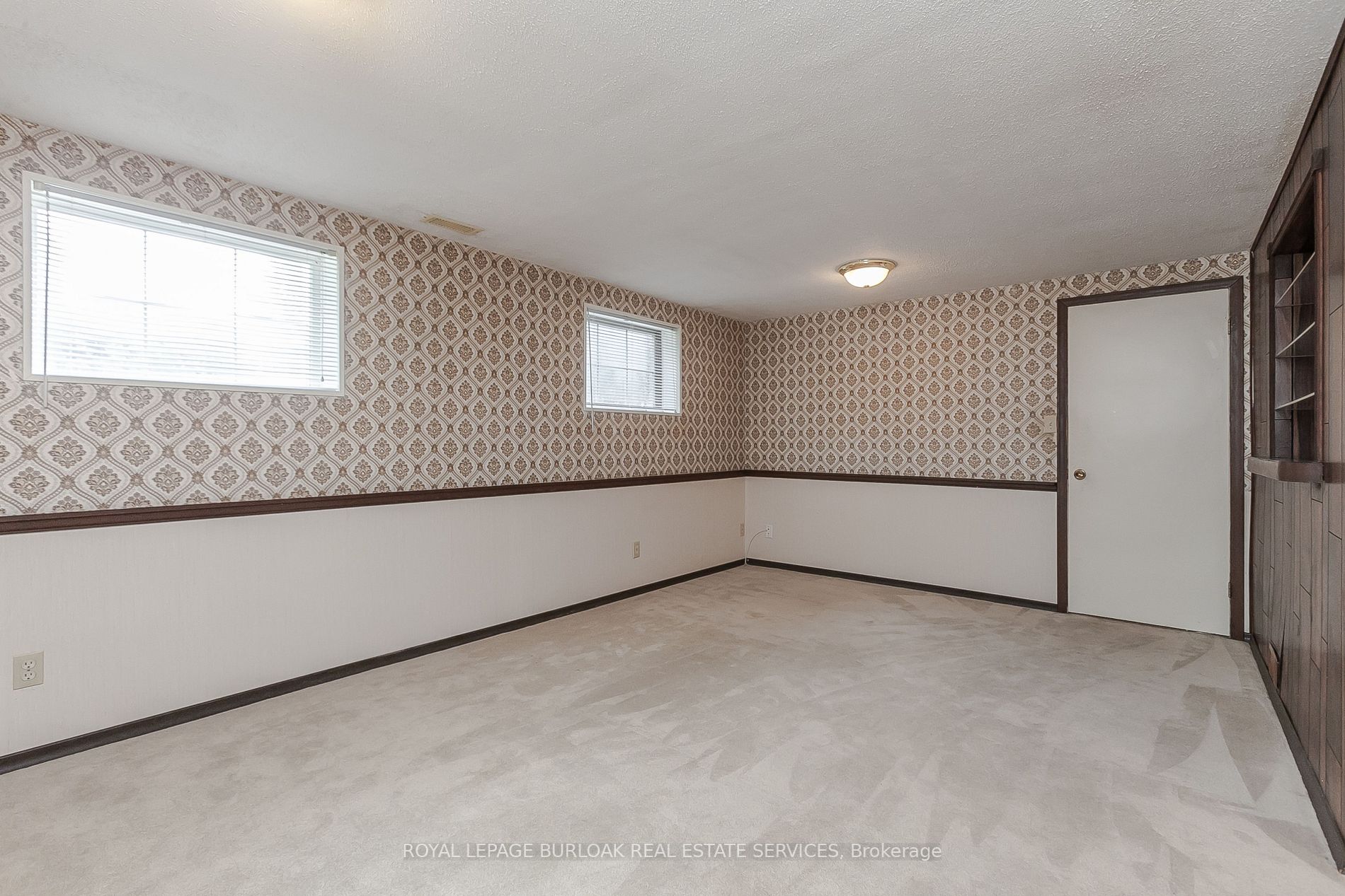 652 Castleguard Cres