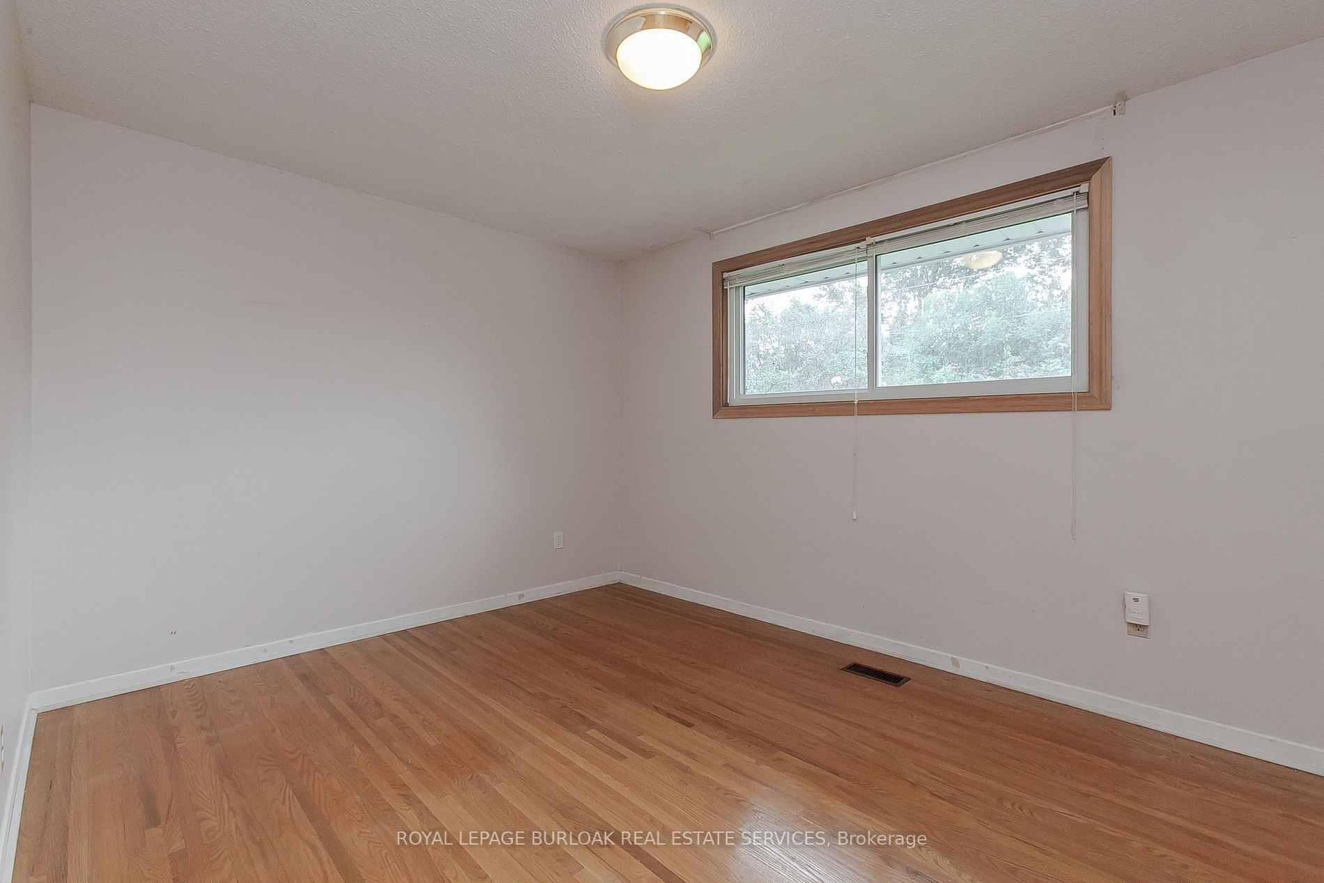 652 Castleguard Crescent