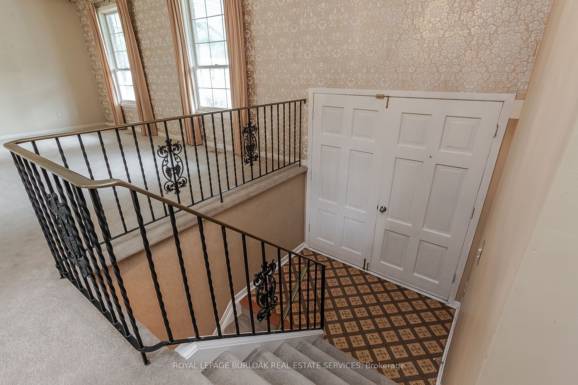 652 Castleguard Crescent