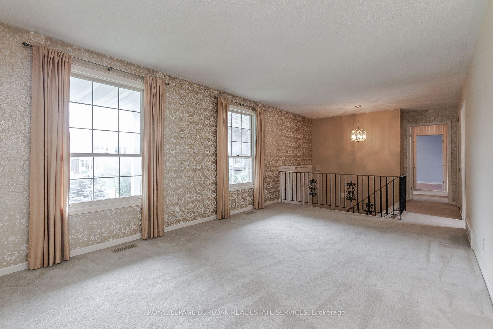 652 Castleguard Crescent