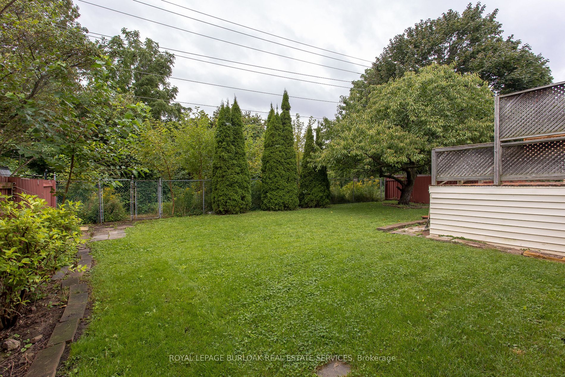 652 Castleguard Crescent