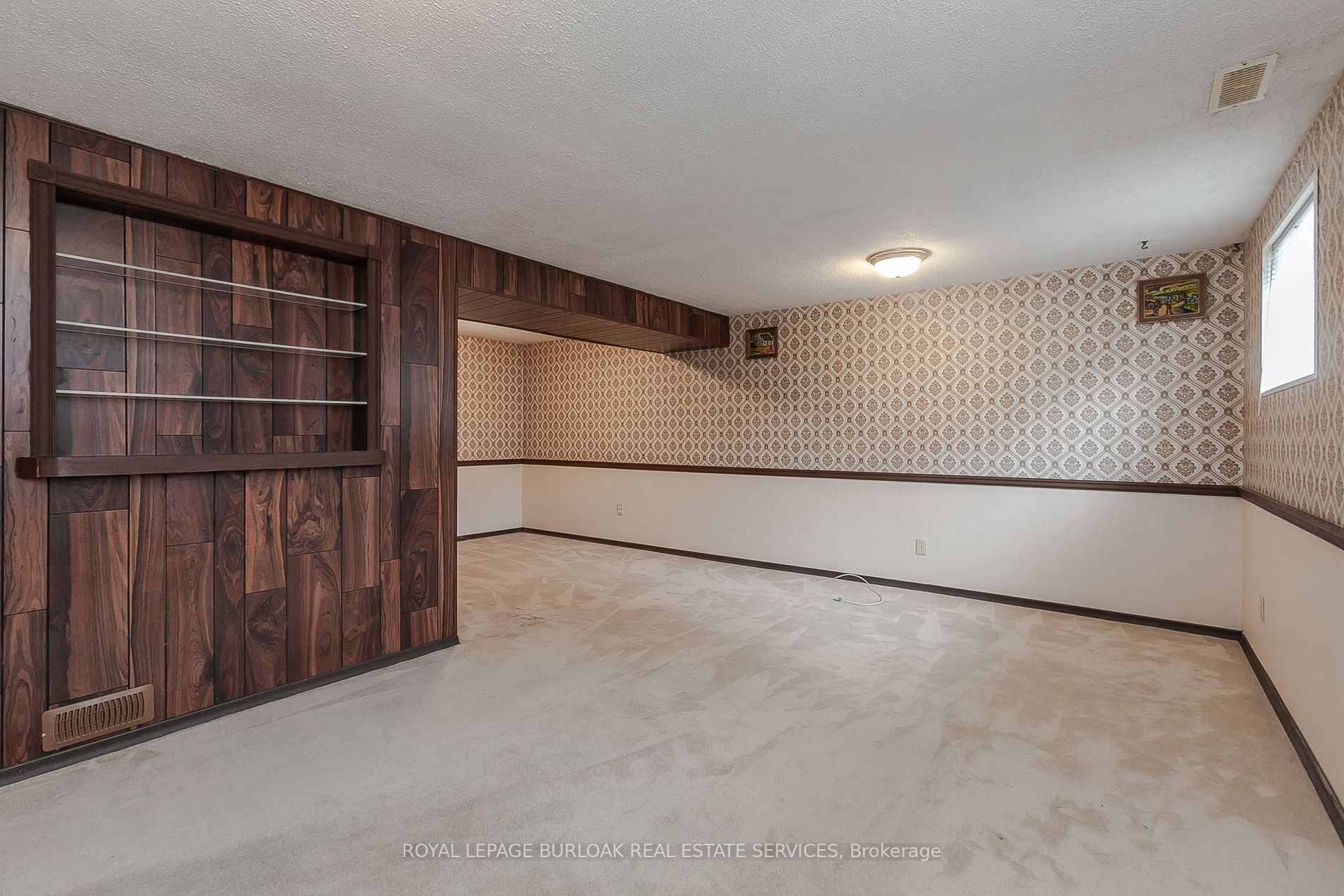 652 Castleguard Crescent