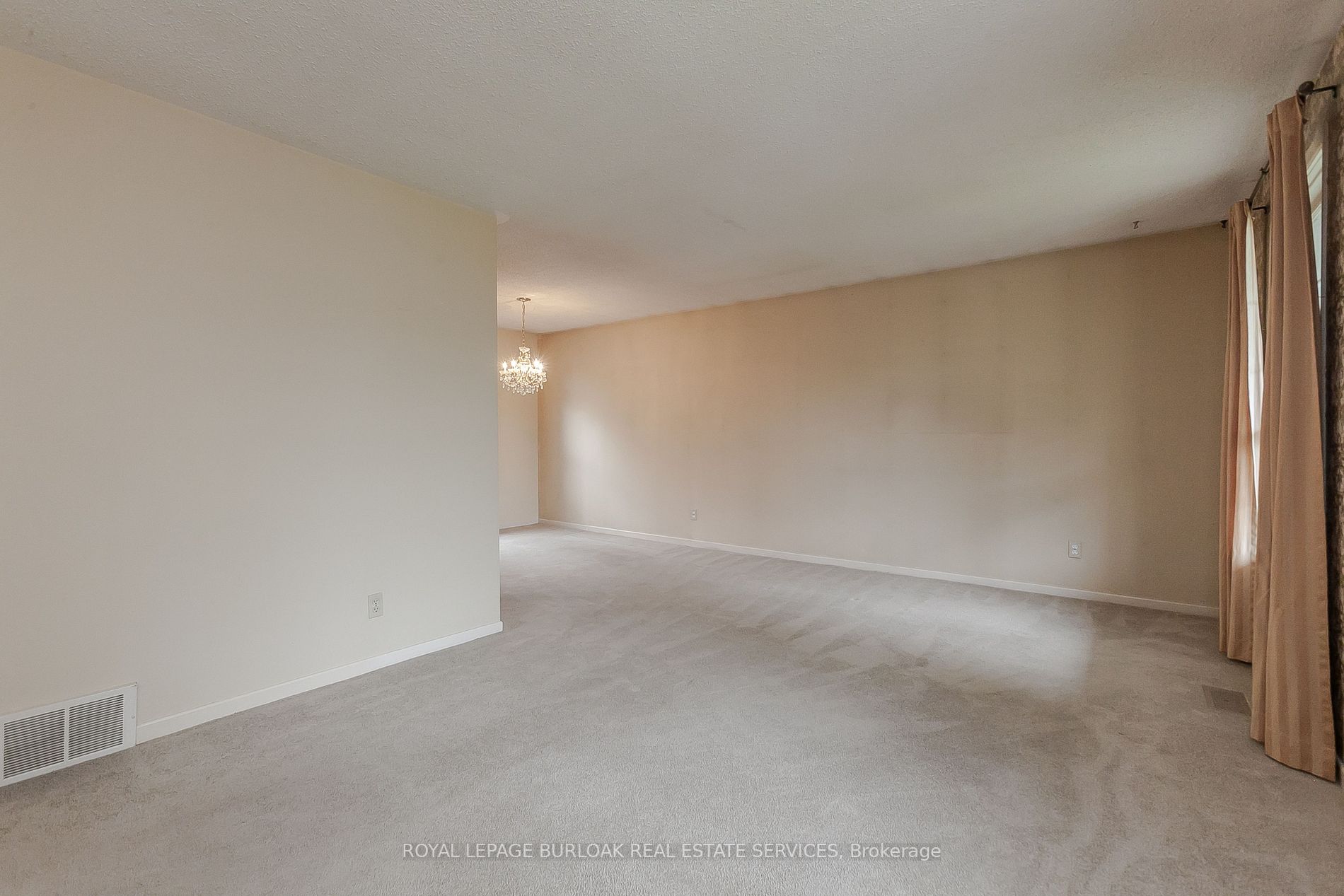 652 Castleguard Crescent