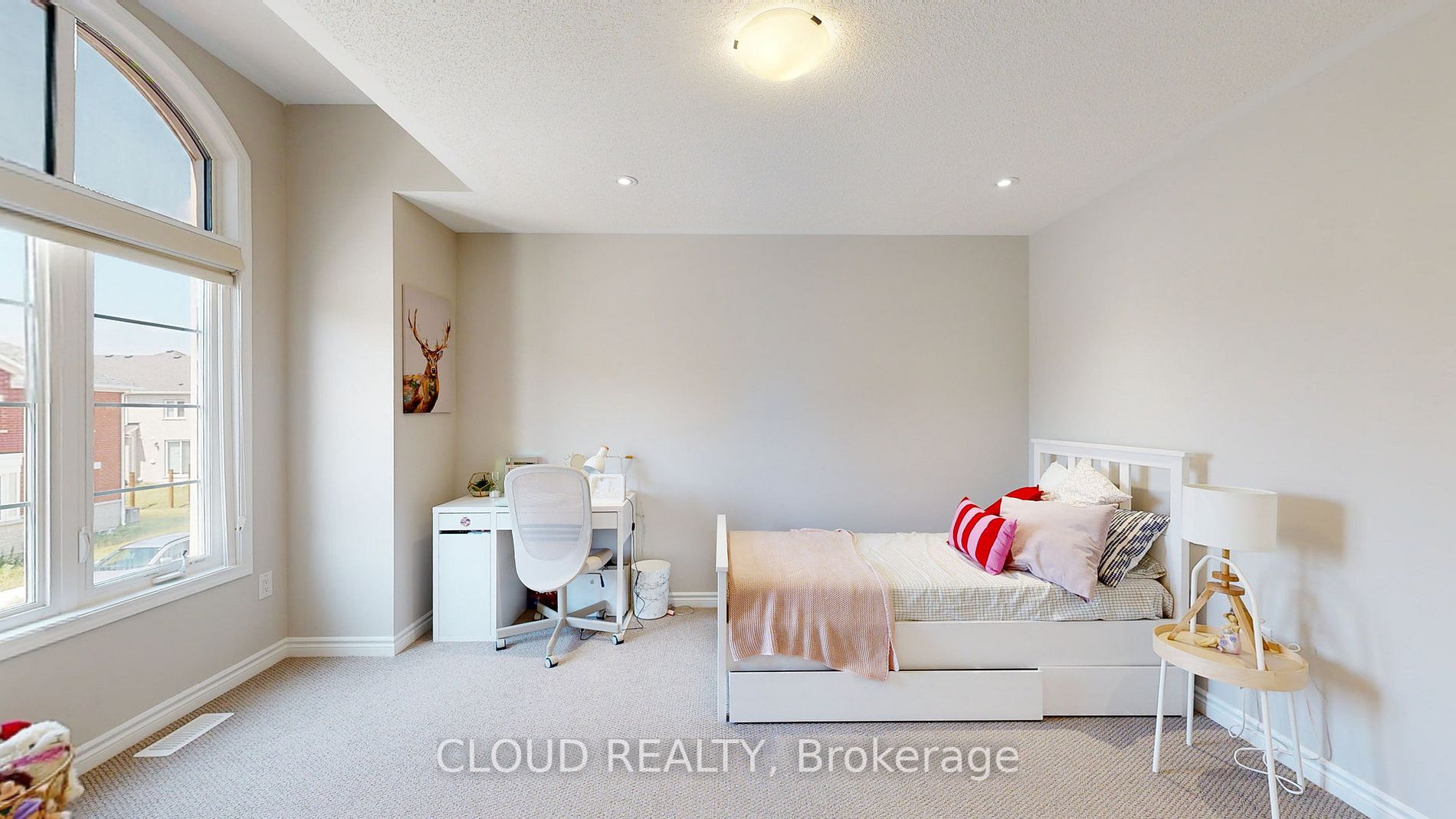 824 Sumac Cres