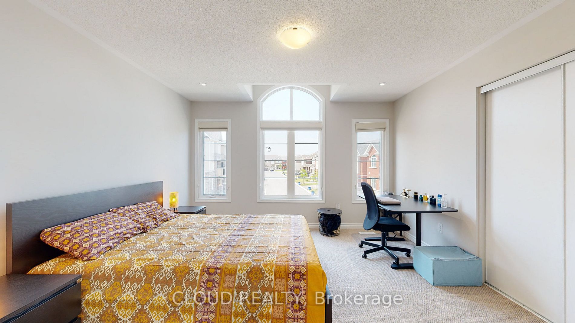 824 Sumac Cres