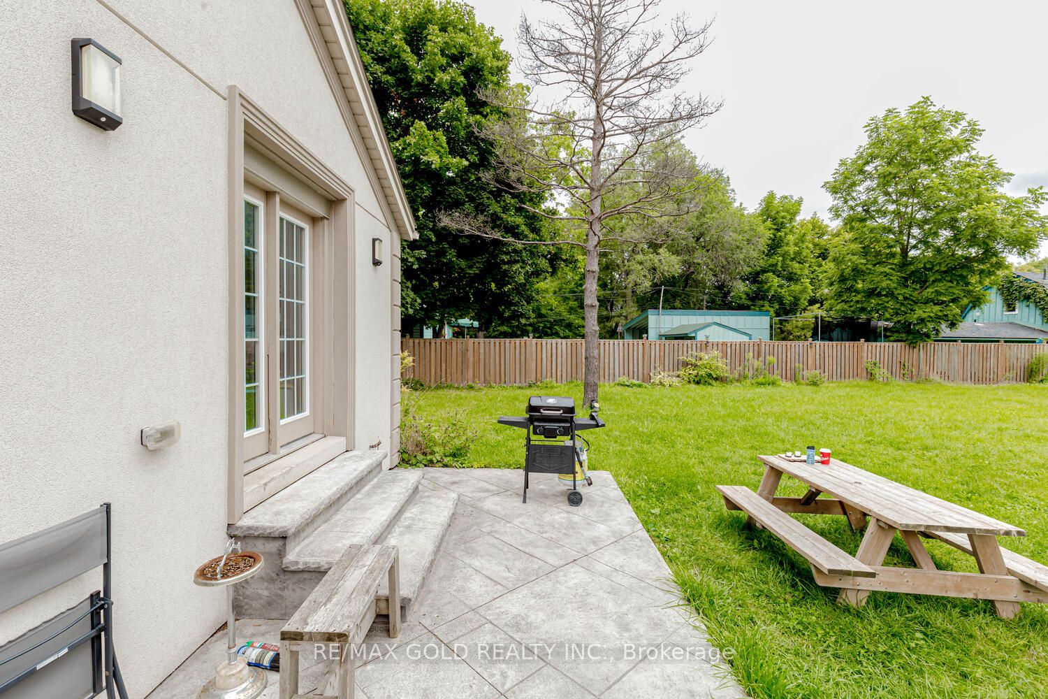 546-548 Guelph St N